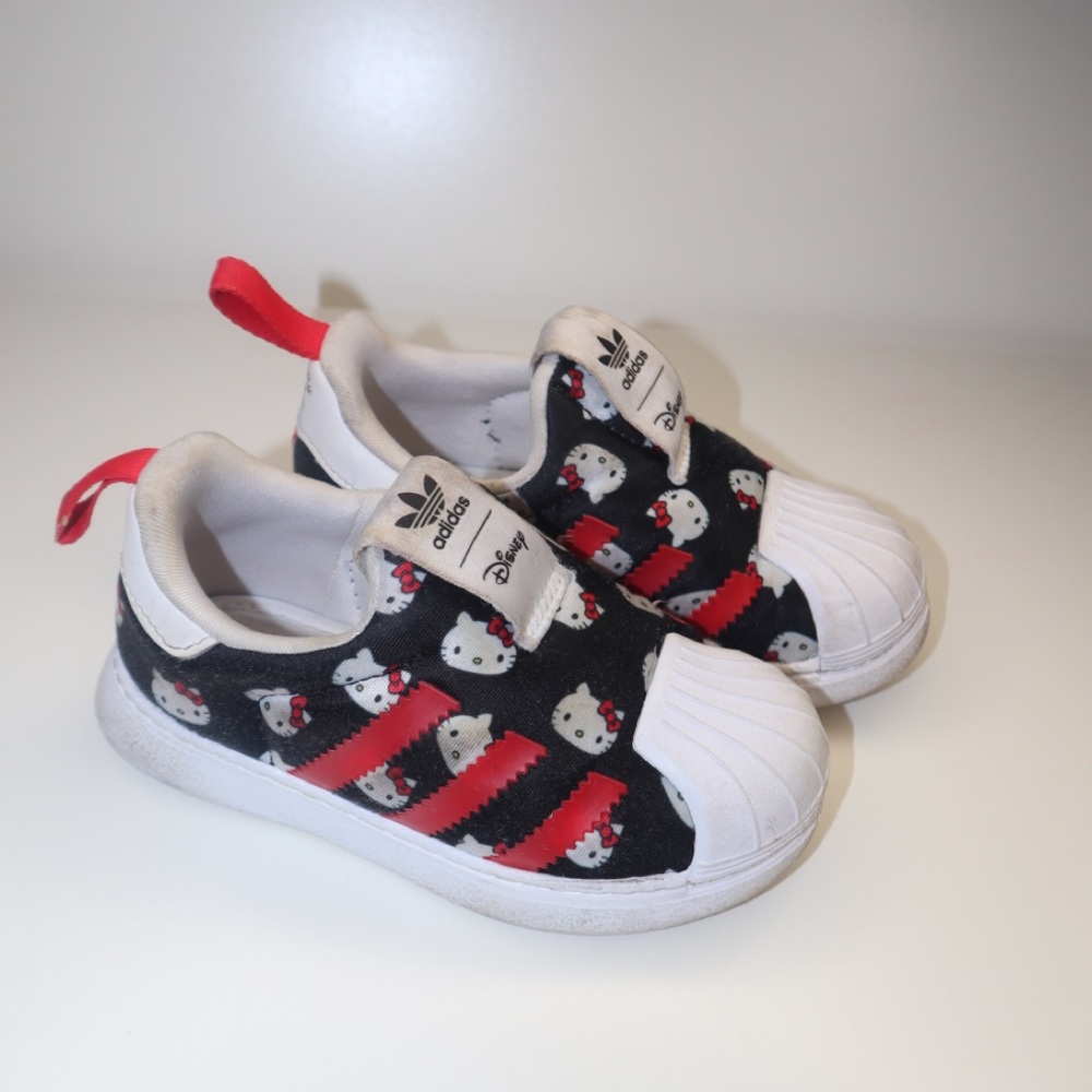 HELLO KITTY ADIDAS